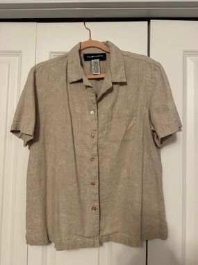Sag Harbor Women's Tan Short-Sleeve Button-Up Shirt
